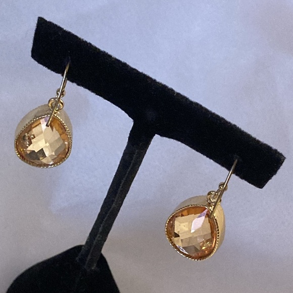 NWOT - Goldtone Pear Shaped Citrine Crystal French Hook Drop Pierced Earrings - Picture 4 of 9